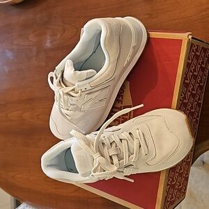 Women's New Balance sneakers